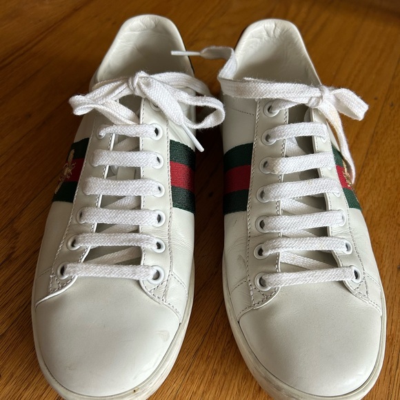 Gucci White Leather Sneakers with Red and Green Accents - Picture 1 of 7